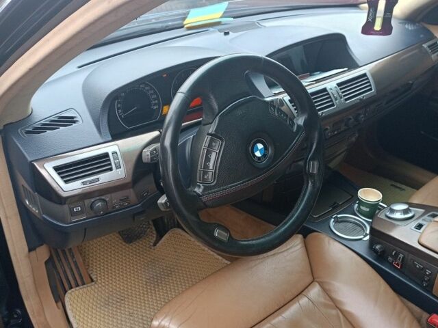 Синий БМВ 7 Серия, объемом двигателя 4.4 л и пробегом 467 тыс. км за 8000 $, фото 2 на Automoto.ua