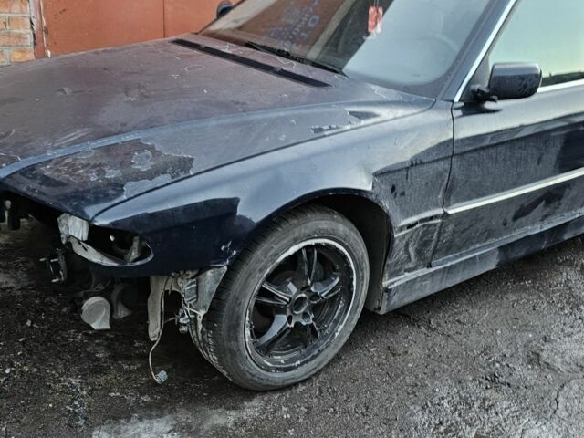 Синий БМВ 7 Серия, объемом двигателя 3.5 л и пробегом 240 тыс. км за 2000 $, фото 1 на Automoto.ua
