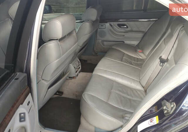 Синий БМВ 7 Серия, объемом двигателя 2.5 л и пробегом 300 тыс. км за 2500 $, фото 6 на Automoto.ua