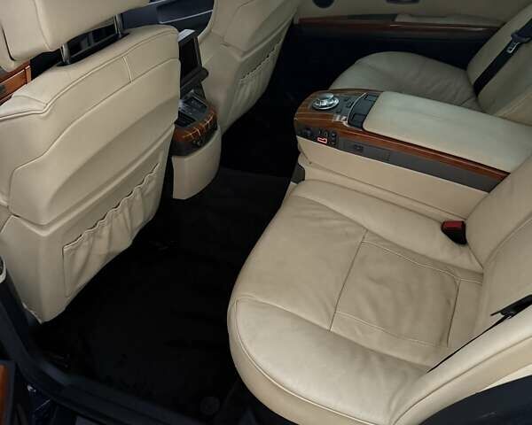 Синий БМВ 7 Серия, объемом двигателя 4.4 л и пробегом 289 тыс. км за 6000 $, фото 5 на Automoto.ua