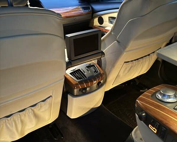 Синий БМВ 7 Серия, объемом двигателя 4.4 л и пробегом 289 тыс. км за 6000 $, фото 6 на Automoto.ua