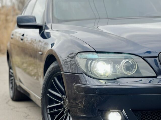 Синий БМВ 7 Серия, объемом двигателя 0 л и пробегом 200 тыс. км за 8300 $, фото 1 на Automoto.ua