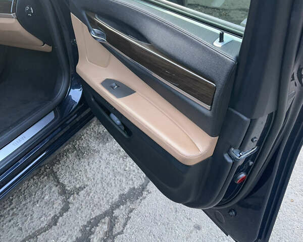 Синій БМВ 7 Серія, об'ємом двигуна 2.99 л та пробігом 277 тис. км за 18000 $, фото 17 на Automoto.ua