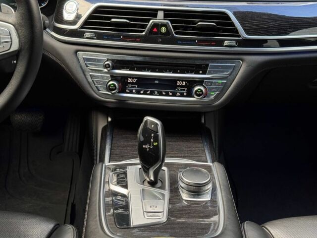 Синий БМВ 7 Серия, объемом двигателя 4.4 л и пробегом 134 тыс. км за 28500 $, фото 6 на Automoto.ua