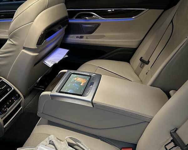 БМВ 7 Серія 2017 у Дніпро (Дніпропетровську) на Automoto.ua Синій БМВ 7 Серія, об'ємом двигуна 2 л та пробігом 106 тис. км за 47500 $, фото 14 на Automoto.ua