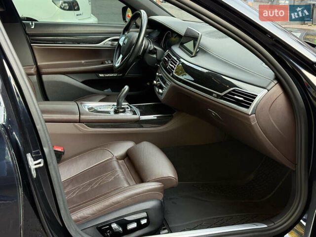 Синий БМВ 7 Серия, объемом двигателя 4.4 л и пробегом 159 тыс. км за 35000 $, фото 19 на Automoto.ua