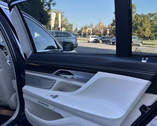 Синий БМВ 7 Серия, объемом двигателя 2.99 л и пробегом 105 тыс. км за 58000 $, фото 42 на Automoto.ua