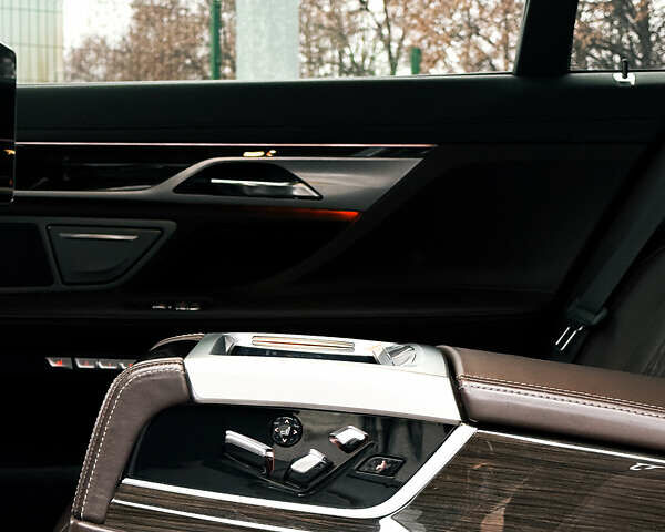 Синий БМВ 7 Серия, объемом двигателя 2.99 л и пробегом 189 тыс. км за 32500 $, фото 19 на Automoto.ua