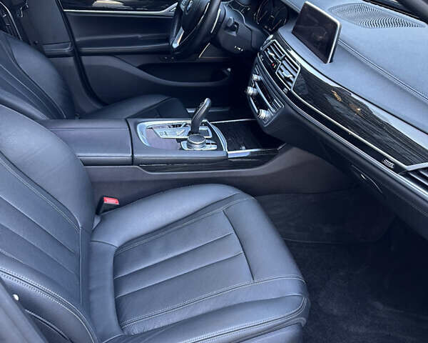 Синій БМВ 7 Серія, об'ємом двигуна 2.98 л та пробігом 86 тис. км за 37000 $, фото 14 на Automoto.ua