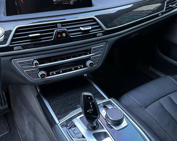 Синій БМВ 7 Серія, об'ємом двигуна 2.98 л та пробігом 86 тис. км за 37000 $, фото 5 на Automoto.ua