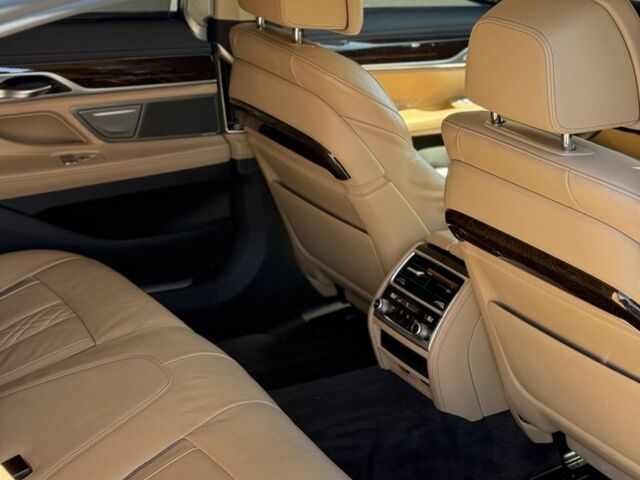 Синий БМВ 7 Серия, объемом двигателя 3 л и пробегом 131 тыс. км за 56999 $, фото 9 на Automoto.ua