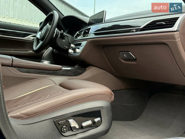 Синий БМВ 7 Серия, объемом двигателя 3 л и пробегом 54 тыс. км за 75000 $, фото 21 на Automoto.ua