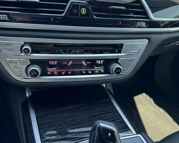 Синий БМВ 7 Серия, объемом двигателя 2.99 л и пробегом 19 тыс. км за 94000 $, фото 9 на Automoto.ua