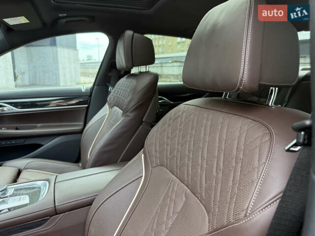 Синий БМВ 7 Серия, объемом двигателя 3 л и пробегом 54 тыс. км за 75000 $, фото 26 на Automoto.ua