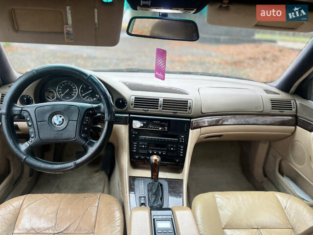 Зелений БМВ 7 Серія, об'ємом двигуна 2.5 л та пробігом 375 тис. км за 4555 $, фото 31 на Automoto.ua