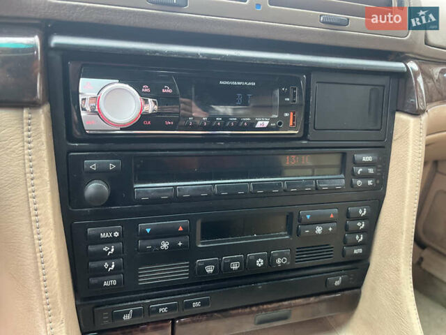 Зелений БМВ 7 Серія, об'ємом двигуна 2.5 л та пробігом 375 тис. км за 4555 $, фото 44 на Automoto.ua