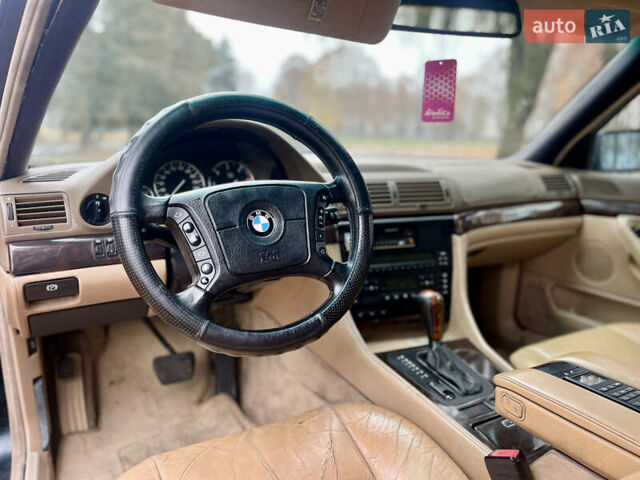 Зелений БМВ 7 Серія, об'ємом двигуна 2.5 л та пробігом 375 тис. км за 4555 $, фото 30 на Automoto.ua