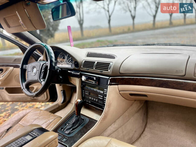 Зелений БМВ 7 Серія, об'ємом двигуна 2.5 л та пробігом 375 тис. км за 4555 $, фото 55 на Automoto.ua