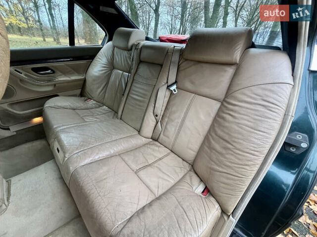 Зелений БМВ 7 Серія, об'ємом двигуна 2.5 л та пробігом 375 тис. км за 4555 $, фото 38 на Automoto.ua