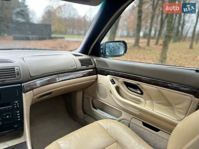 Зелений БМВ 7 Серія, об'ємом двигуна 2.5 л та пробігом 375 тис. км за 4555 $, фото 34 на Automoto.ua