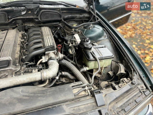 Зелений БМВ 7 Серія, об'ємом двигуна 2.5 л та пробігом 375 тис. км за 4555 $, фото 61 на Automoto.ua