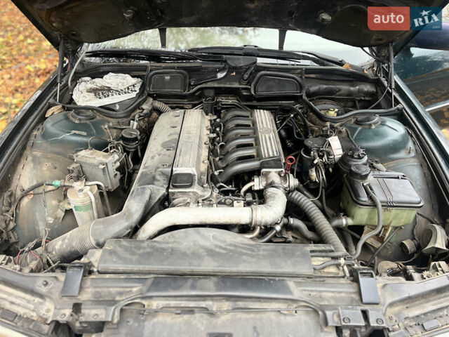 Зелений БМВ 7 Серія, об'ємом двигуна 2.5 л та пробігом 375 тис. км за 4555 $, фото 59 на Automoto.ua