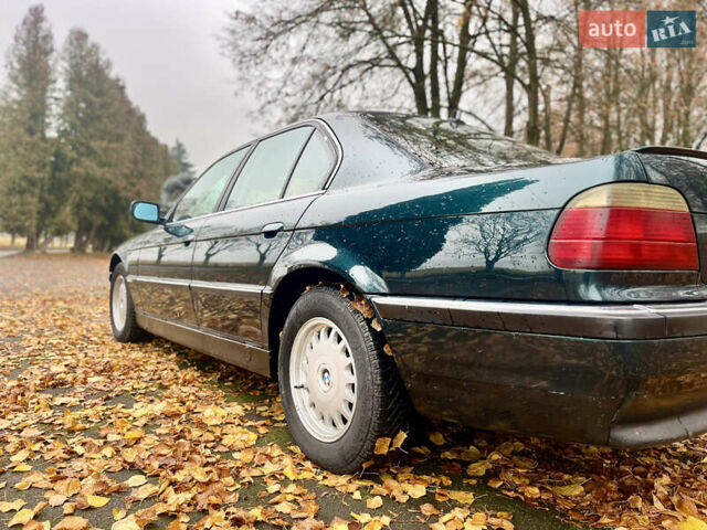 Зелений БМВ 7 Серія, об'ємом двигуна 2.5 л та пробігом 375 тис. км за 4555 $, фото 18 на Automoto.ua