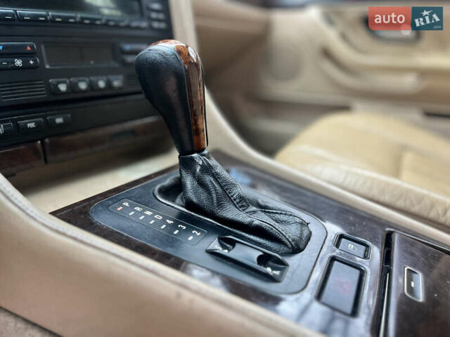 Зелений БМВ 7 Серія, об'ємом двигуна 2.5 л та пробігом 375 тис. км за 4555 $, фото 45 на Automoto.ua