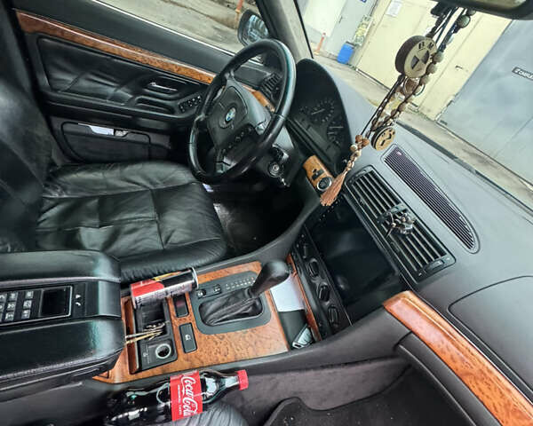 Зелений БМВ 7 Серія, об'ємом двигуна 3 л та пробігом 300 тис. км за 4700 $, фото 3 на Automoto.ua