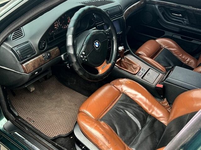 Зелений БМВ 7 Серія, об'ємом двигуна 3 л та пробігом 475 тис. км за 3400 $, фото 5 на Automoto.ua