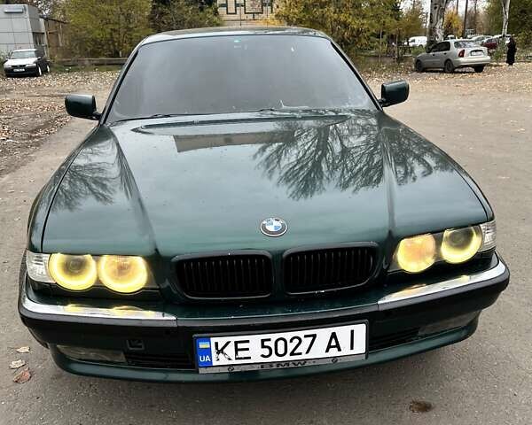 Зеленый БМВ 7 Серия, объемом двигателя 3.5 л и пробегом 475 тыс. км за 3400 $, фото 1 на Automoto.ua