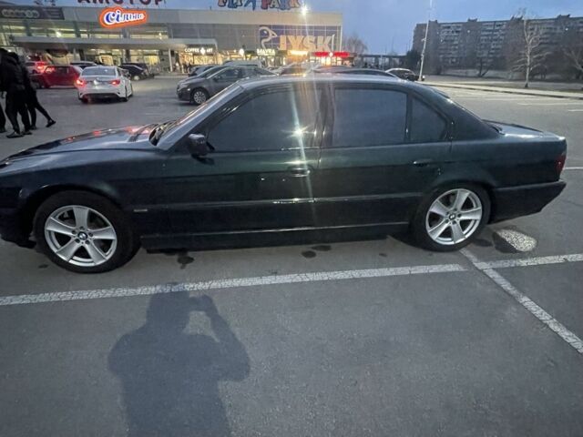 Зелений БМВ 7 Серія, об'ємом двигуна 3 л та пробігом 380 тис. км за 5000 $, фото 3 на Automoto.ua