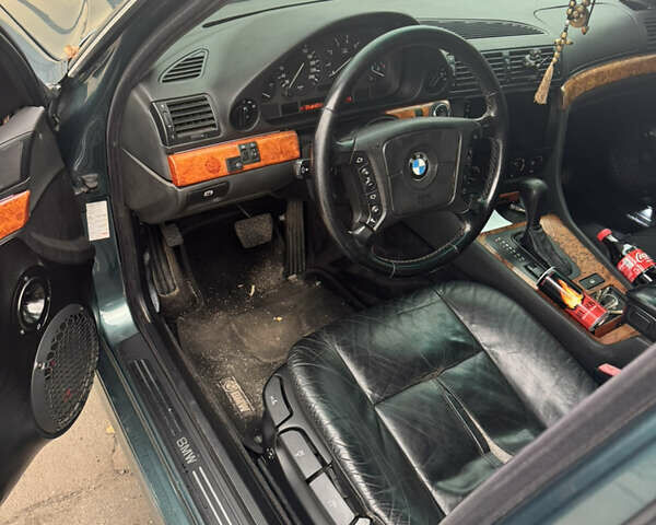 Зелений БМВ 7 Серія, об'ємом двигуна 3 л та пробігом 300 тис. км за 4700 $, фото 11 на Automoto.ua