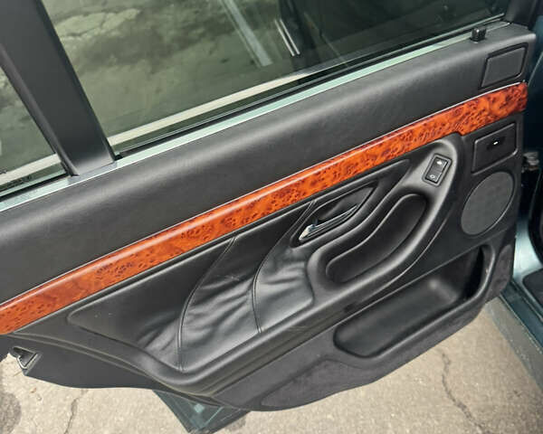 Зелений БМВ 7 Серія, об'ємом двигуна 3 л та пробігом 300 тис. км за 4700 $, фото 7 на Automoto.ua