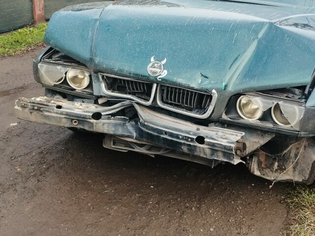 Зеленый БМВ 7 Серия, объемом двигателя 3 л и пробегом 414 тыс. км за 3600 $, фото 4 на Automoto.ua