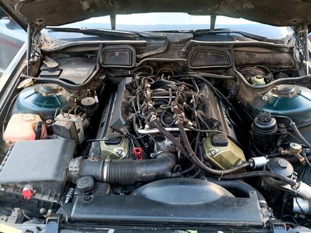 Зеленый БМВ 7 Серия, объемом двигателя 4.4 л и пробегом 1 тыс. км за 3500 $, фото 4 на Automoto.ua
