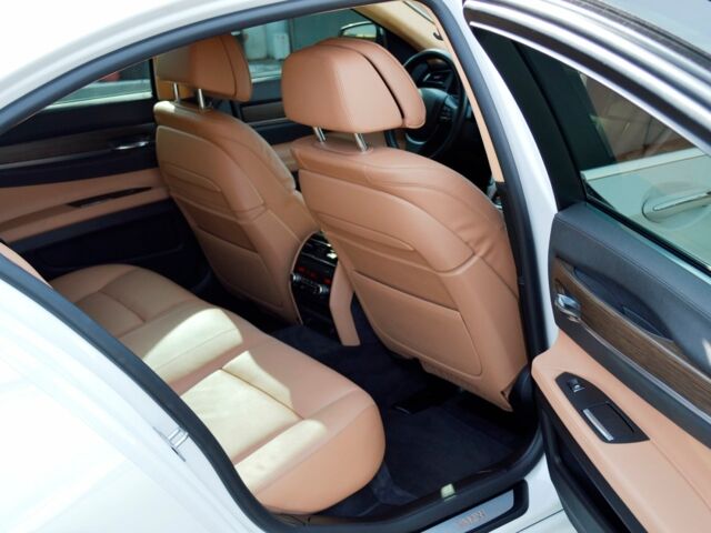 Белый БМВ 730, объемом двигателя 3 л и пробегом 35 тыс. км за 33000 $, фото 49 на Automoto.ua