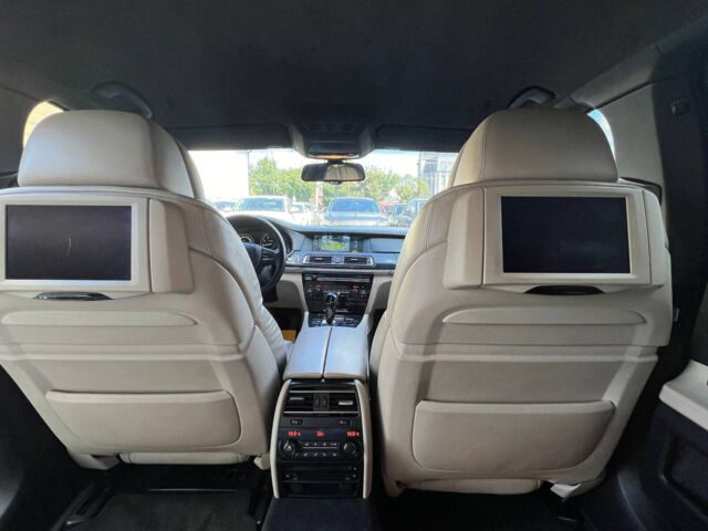 Черный БМВ 750, объемом двигателя 4.4 л и пробегом 350 тыс. км за 15990 $, фото 26 на Automoto.ua