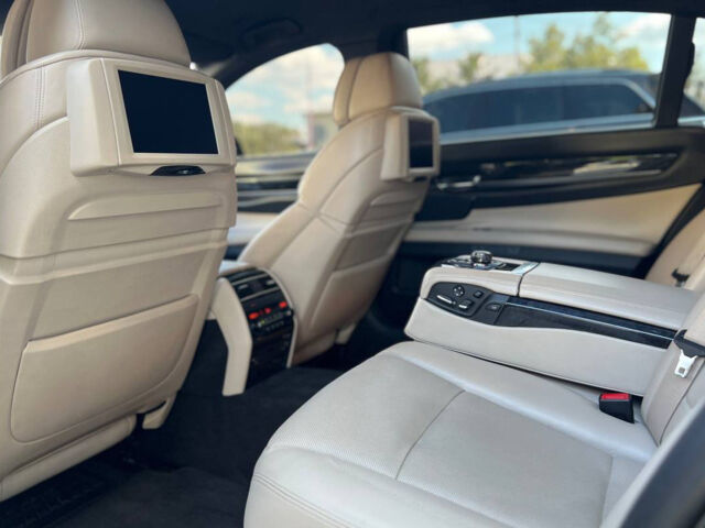 Черный БМВ 750, объемом двигателя 4.4 л и пробегом 350 тыс. км за 15990 $, фото 19 на Automoto.ua