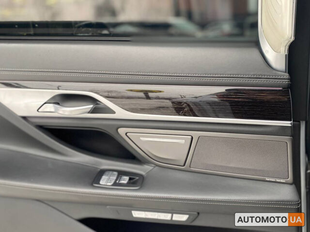 Серый БМВ 750, объемом двигателя 4.4 л и пробегом 107 тыс. км за 32000 $, фото 18 на Automoto.ua