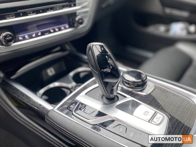 Серый БМВ 750, объемом двигателя 4.4 л и пробегом 107 тыс. км за 32000 $, фото 15 на Automoto.ua