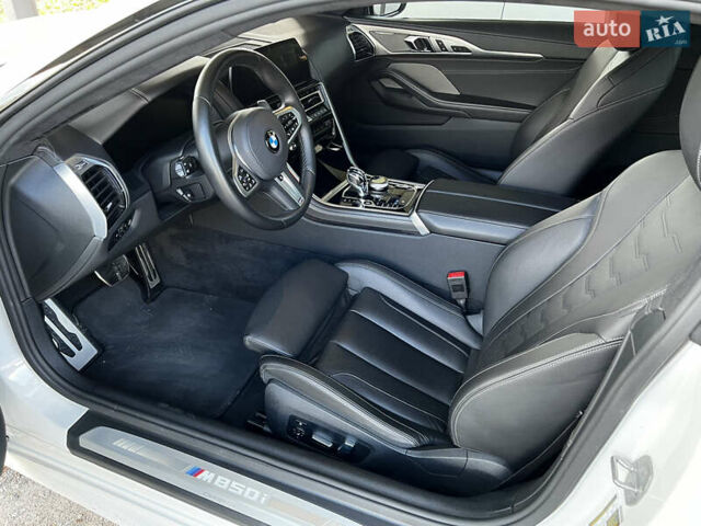 Белый БМВ 8 Серия, объемом двигателя 4.39 л и пробегом 21 тыс. км за 69000 $, фото 13 на Automoto.ua