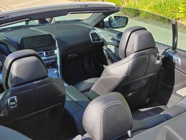 Белый БМВ 8 Серия, объемом двигателя 4.4 л и пробегом 27 тыс. км за 17800 $, фото 5 на Automoto.ua