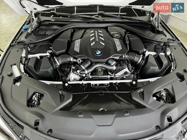 Белый БМВ 8 Серия, объемом двигателя 4.39 л и пробегом 21 тыс. км за 69000 $, фото 2 на Automoto.ua