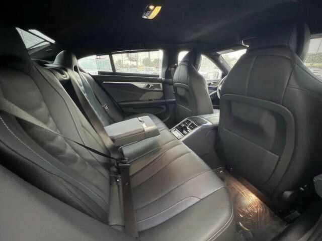 Белый БМВ 8 Серия, объемом двигателя 4.4 л и пробегом 13 тыс. км за 90000 $, фото 11 на Automoto.ua