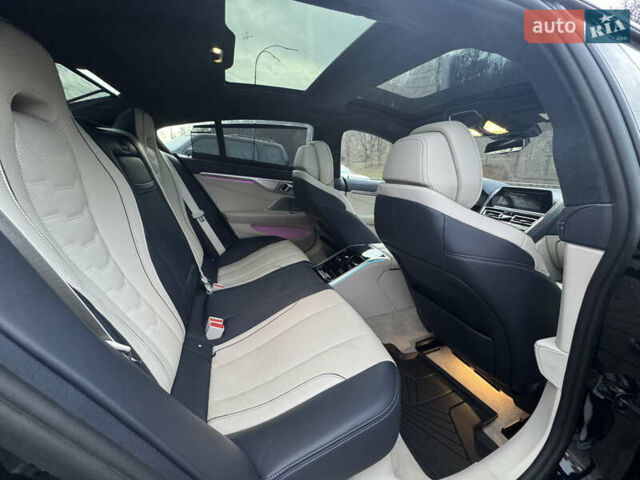 Черный БМВ 8 Серия, объемом двигателя 4.39 л и пробегом 46 тыс. км за 81500 $, фото 17 на Automoto.ua