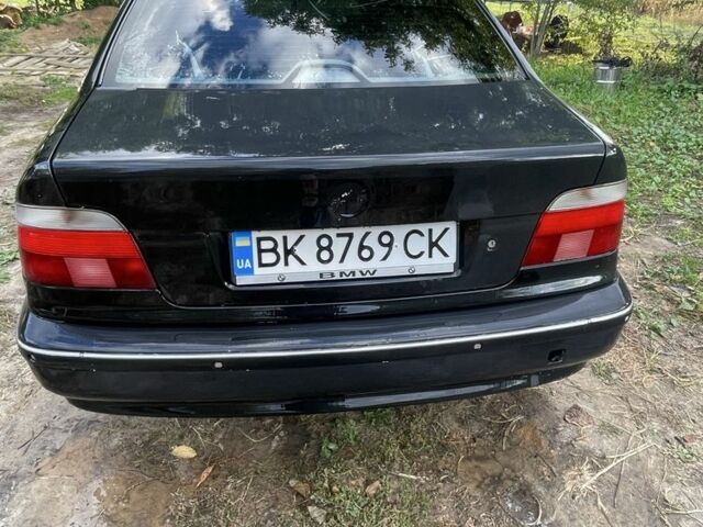 Черный БМВ 8 Серия, объемом двигателя 3.5 л и пробегом 300 тыс. км за 3300 $, фото 2 на Automoto.ua