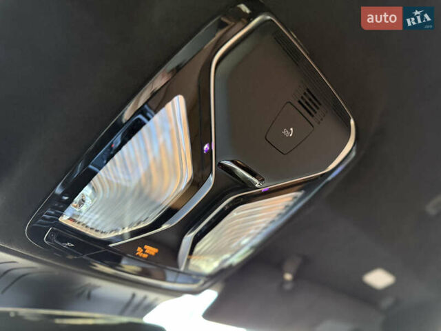 Красный БМВ 8 Серия, объемом двигателя 3 л и пробегом 23 тыс. км за 69700 $, фото 62 на Automoto.ua