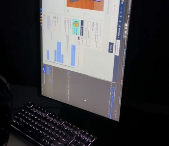 Желтый БМВ 8 Серия, объемом двигателя 2 л и пробегом 450 тыс. км за 1149 $, фото 1 на Automoto.ua