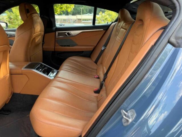 Синий БМВ 8 Серия, объемом двигателя 4.4 л и пробегом 10 тыс. км за 90000 $, фото 11 на Automoto.ua